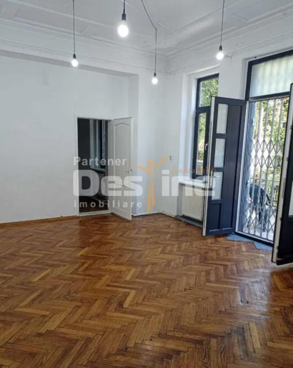 Parcul Cismigiu | Apartament 4 camere in vila interbelică | Terasa