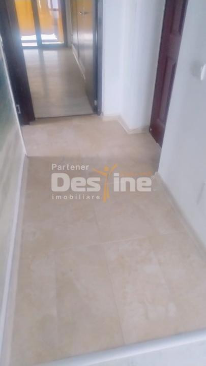 Vand apartament 2 camere 55000 euro+loc de parcare inclus