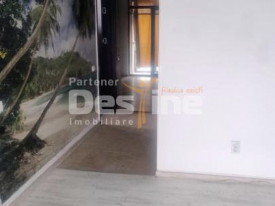 Vand apartament 2 camere 55000 euro+loc de parcare inclus