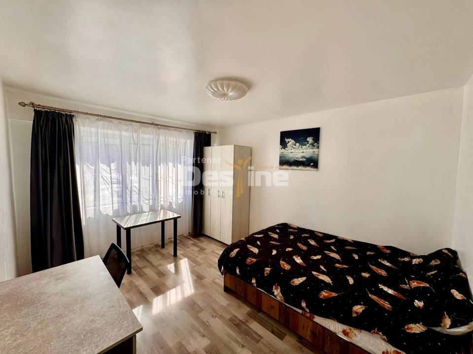 Garsoniera nedecomandata, recent renovata, parter, mobilata, utilata.