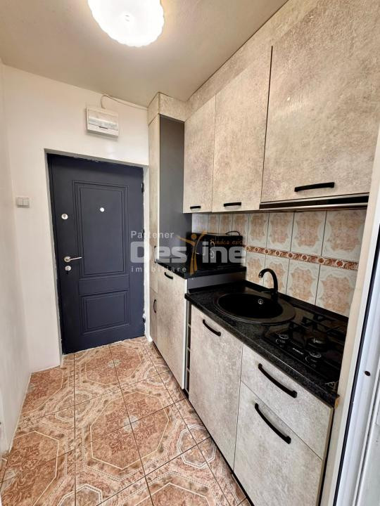 Garsoniera nedecomandata, recent renovata, parter, mobilata, utilata.