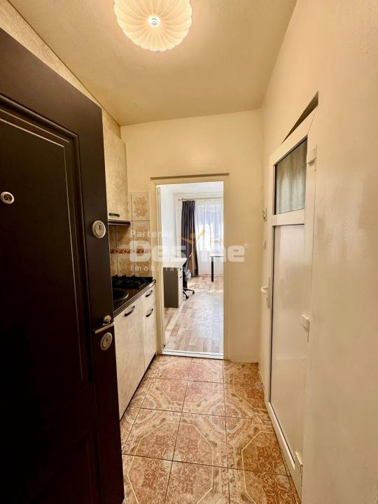 Garsoniera nedecomandata, recent renovata, parter, mobilata, utilata.