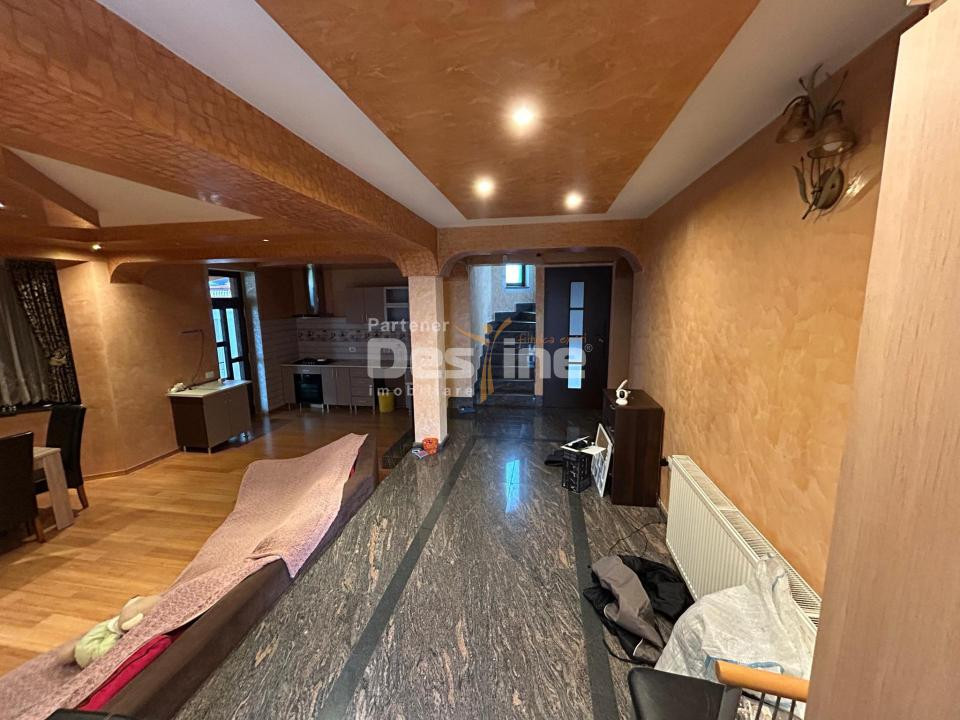 Casa cu piscina Fermelor 840mp teren  285.000€ 