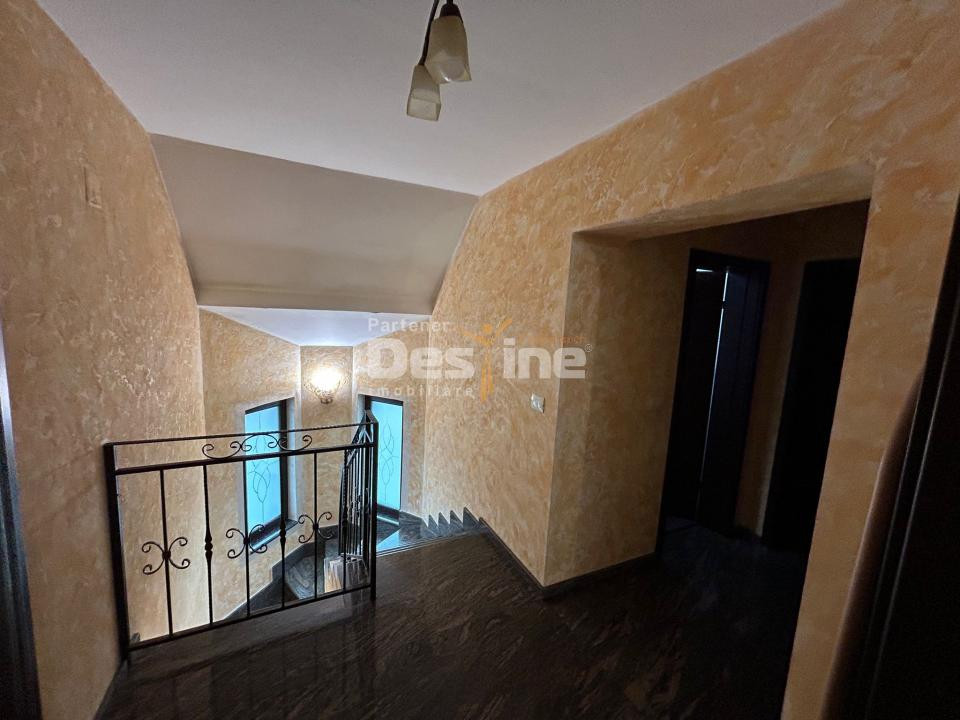 Casa cu piscina Fermelor 840mp teren  285.000€ 