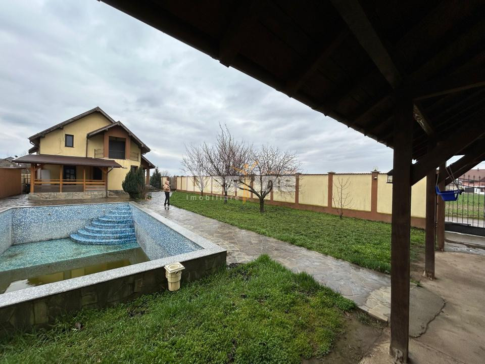 Casa cu piscina Fermelor 840mp teren  285.000€ 