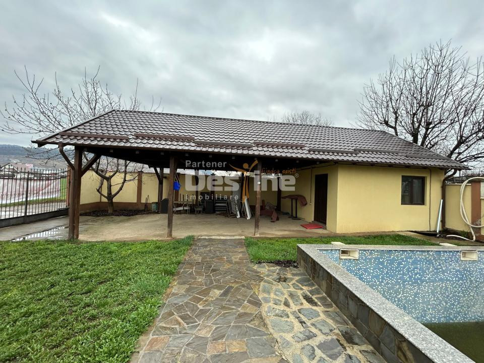 Casa cu piscina Fermelor 840mp teren  285.000€ 