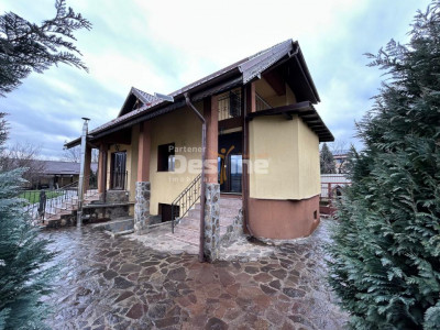 Casa cu piscina Fermelor 840mp teren  285.000€ 