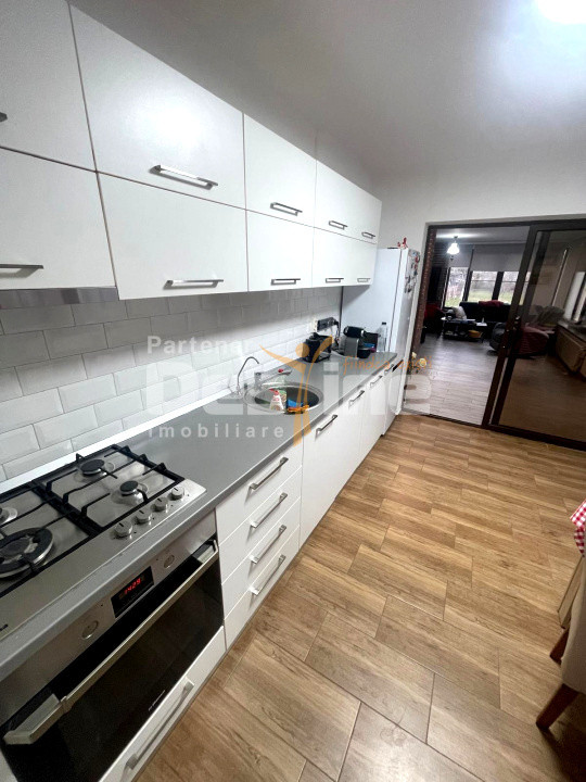 Casa 6 Camere in Paulesti