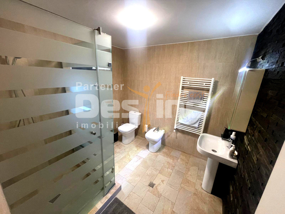 Casa 6 Camere in Paulesti