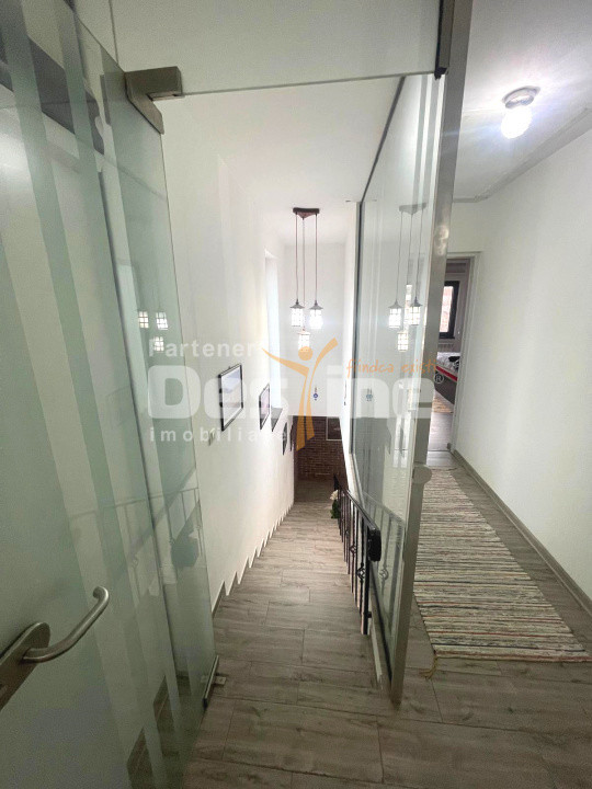 Casa 6 Camere in Paulesti