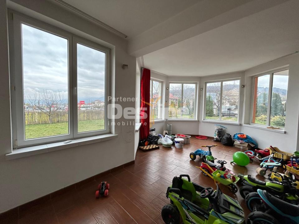Vila pretabila Pensiune/Cresa/Azil  Fermelor 300mp 415.000€ 
