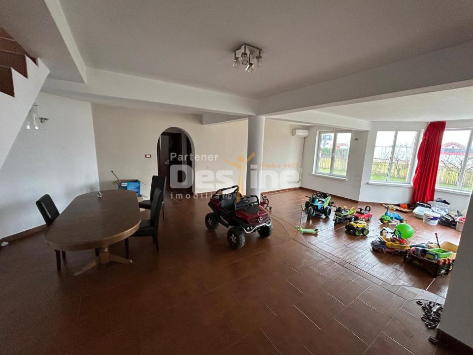 Vila pretabila Pensiune/Cresa/Azil  Fermelor 300mp 415.000€ 