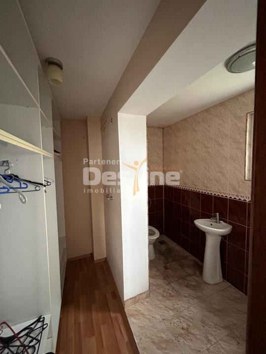 Vila pretabila Pensiune/Cresa/Azil  Fermelor 300mp 415.000€ 