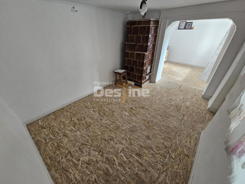 Casă individuală 2 camere + anexă in construcție - 250 mp teren - Bârlad 