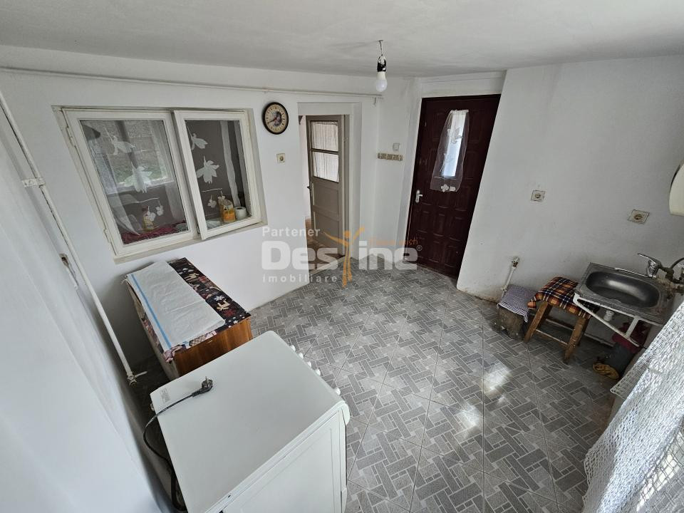 Casă individuală 2 camere + anexă in construcție - 250 mp teren - Bârlad 