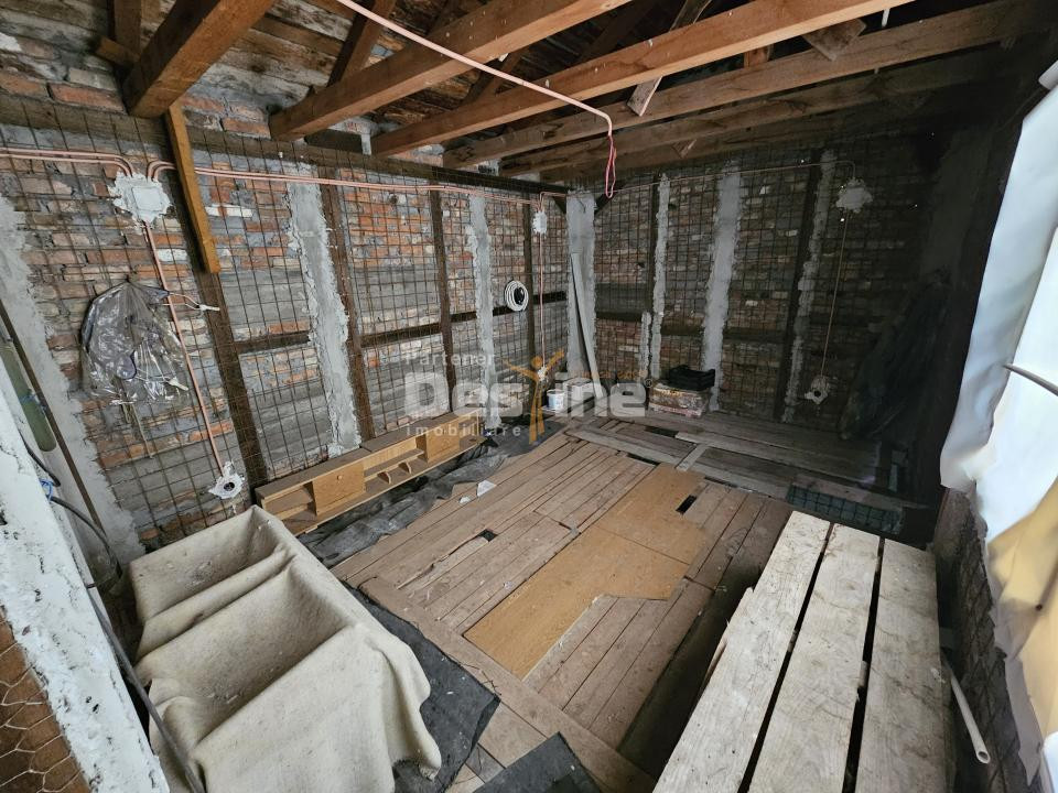 Casă individuală 2 camere + anexă in construcție - 250 mp teren - Bârlad 