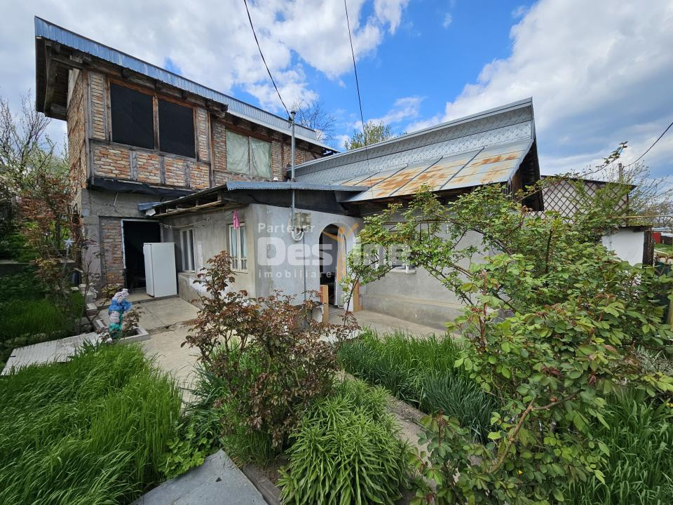 Casă individuală 2 camere + anexă in construcție - 250 mp teren - Bârlad 