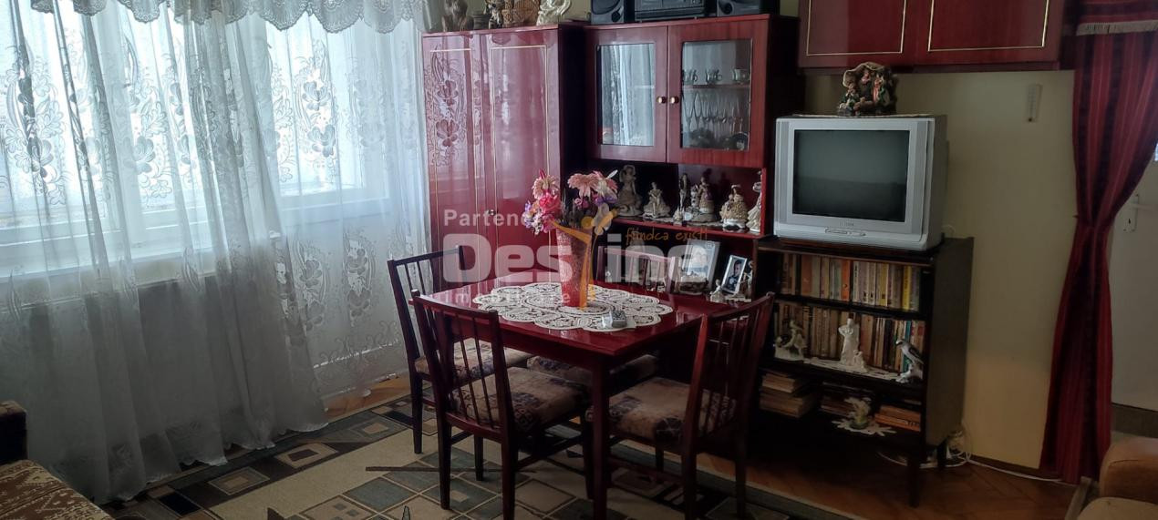 APARTAMENT CU 2 CAMERE SEMIDECOMANDAT ZONA FOARTE BUNA
