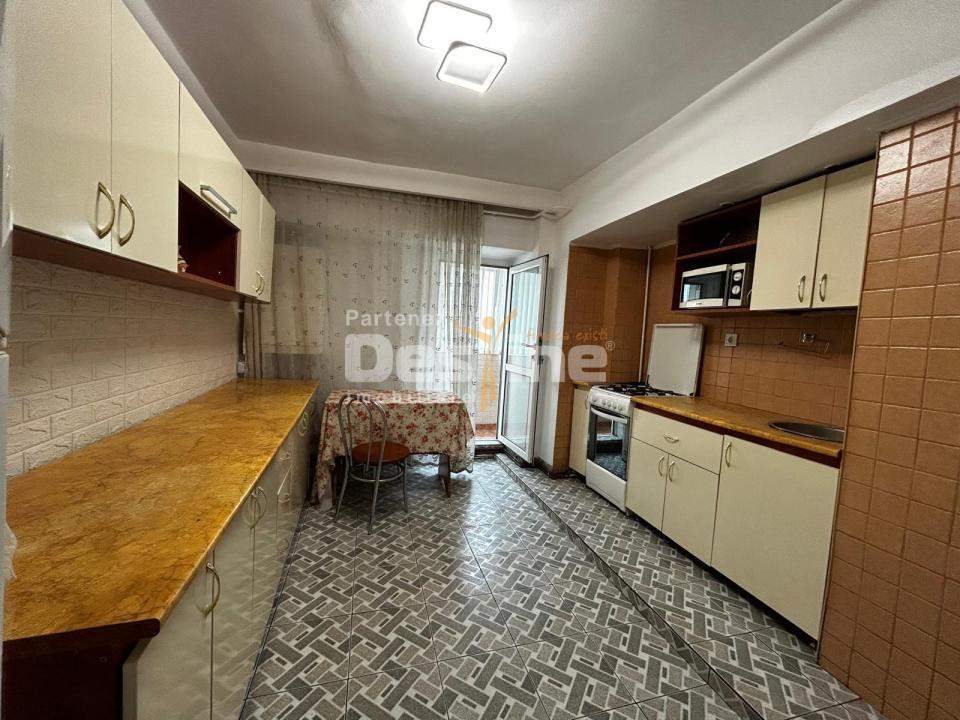 Inchiriere apartament 3 CD 95mp 2 balcoane+2 bai etaj intermediar CUG