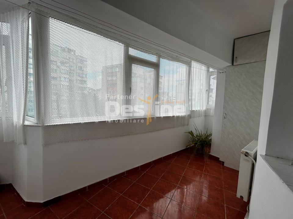 Inchiriere apartament 3 CD 95mp 2 balcoane+2 bai etaj intermediar CUG
