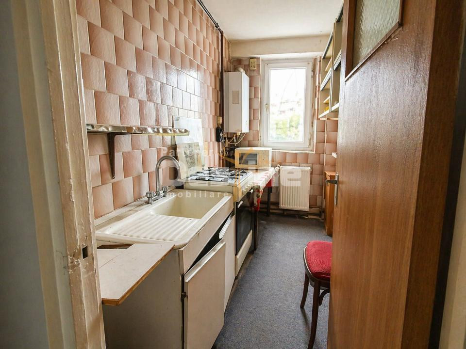 2 camere Lujerului – 5 min metrou | Oportunitate renovare & investiție