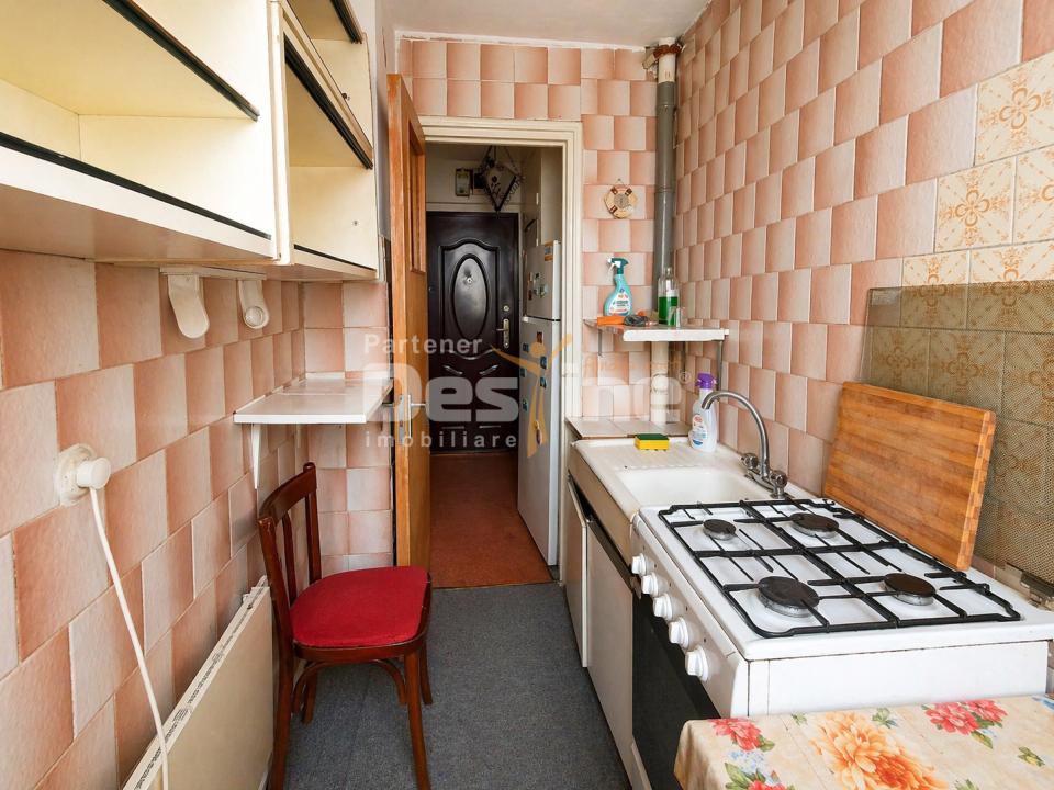 2 camere Lujerului – 5 min metrou | Oportunitate renovare & investiție