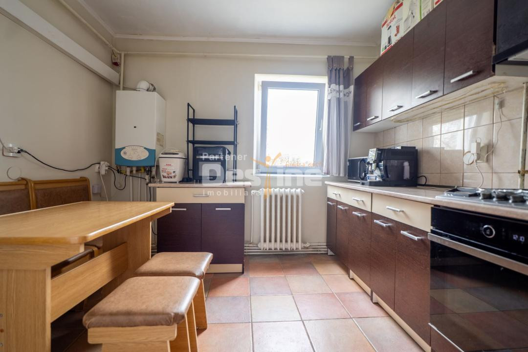 Apartament 2CD 50,3mp + balcon zona centrala Podu de Fier 