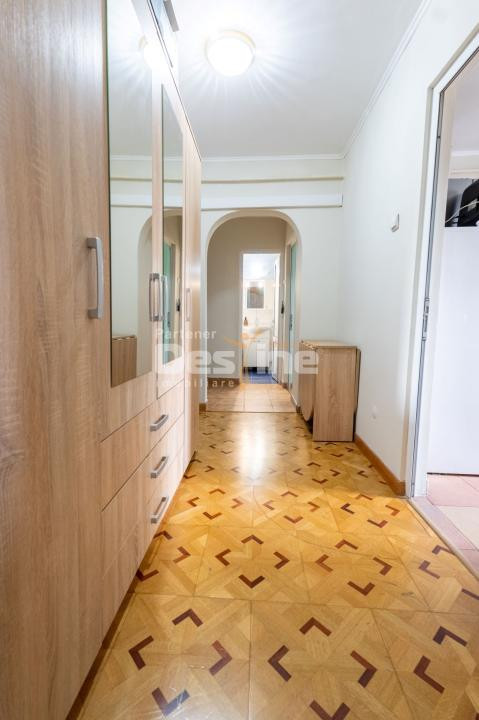 Apartament 2CD 50,3mp + balcon zona centrala Podu de Fier 