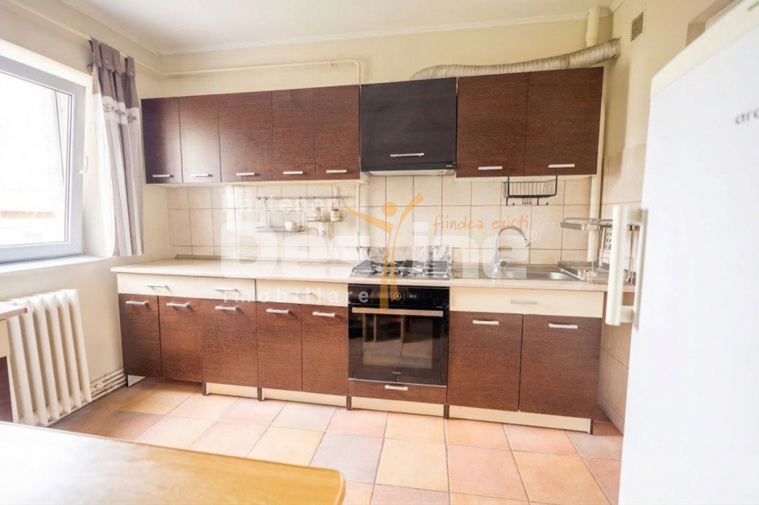 Apartament 2CD 50,3mp + balcon zona centrala Podu de Fier 