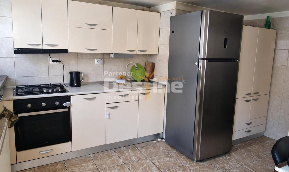 🏡 Casă individuală + garaj 