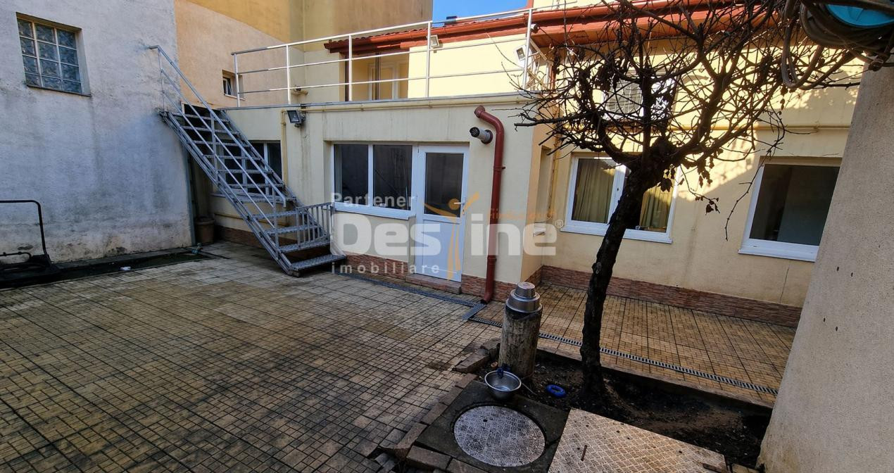 🏡 Casă individuală + garaj 