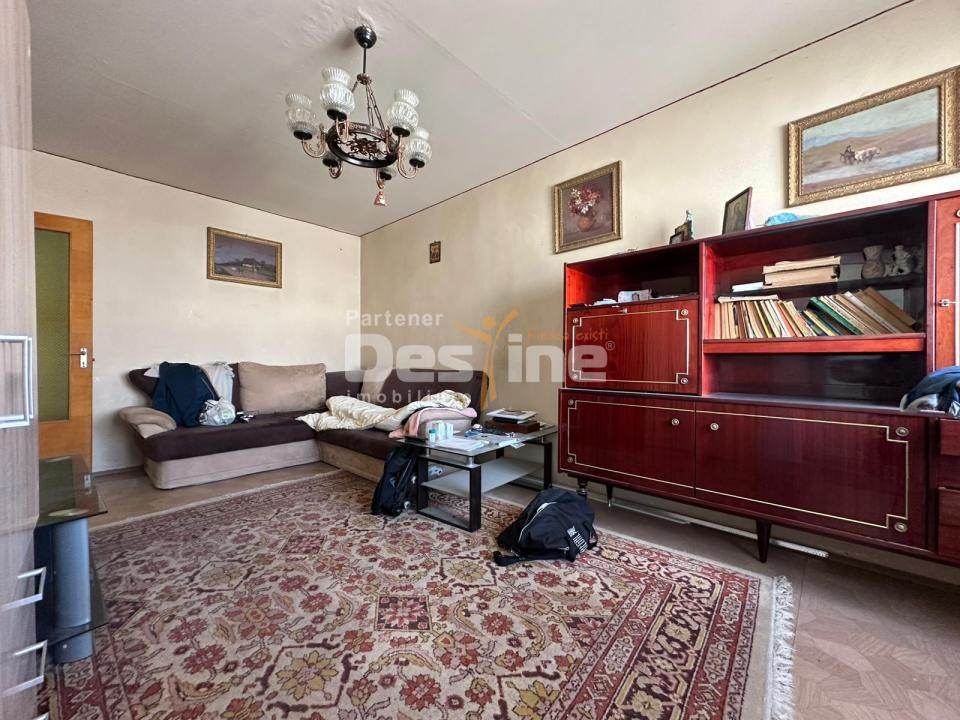 Apartament 3 camere decomandat - 2 bai - etaj 7/8 in zona Vitan