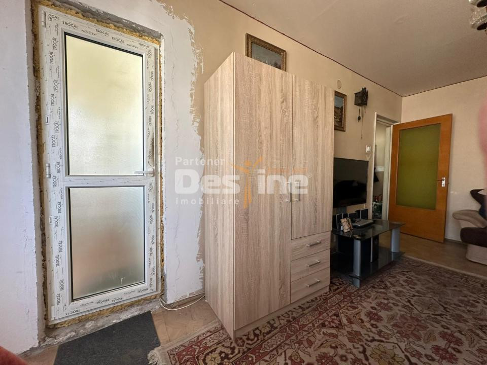 Apartament 3 camere decomandat - 2 bai - etaj 7/8 in zona Vitan