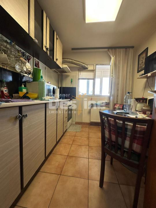 Apartament 3 camere decomandat - 2 bai - etaj 7/8 in zona Vitan