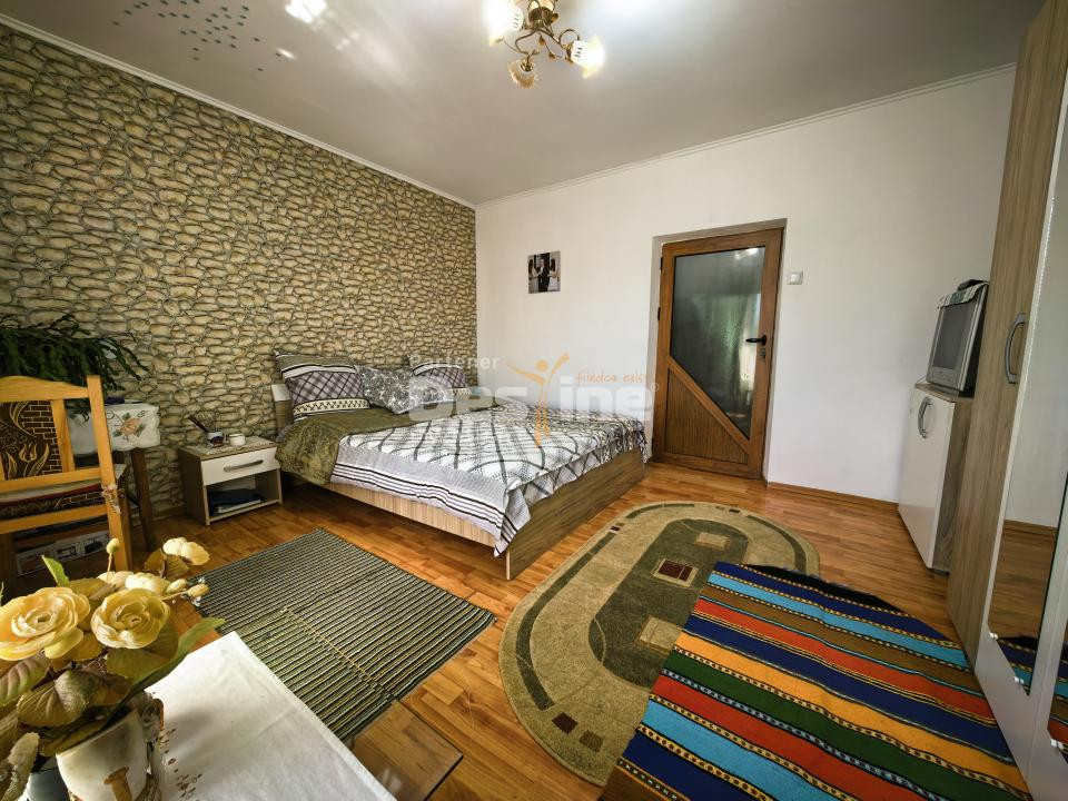 Casă 4 camere plan parter cu beci și anexe + 720 mp curte 