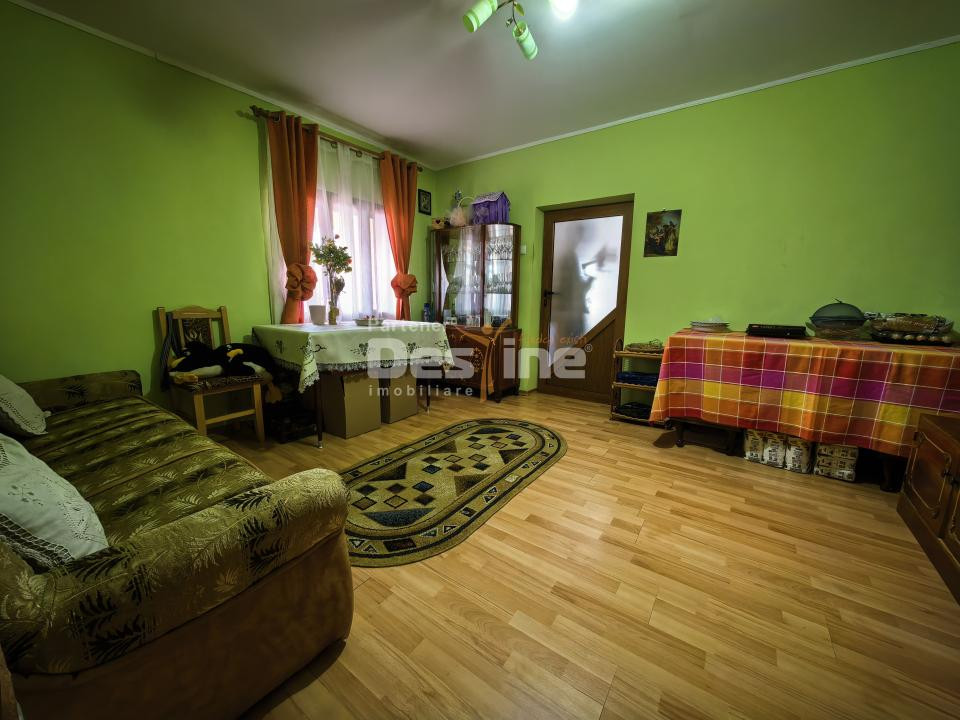 Casă 4 camere plan parter cu beci și anexe + 720 mp curte 