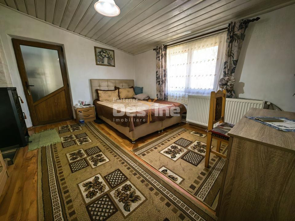 Casă 4 camere plan parter cu beci și anexe + 720 mp curte 