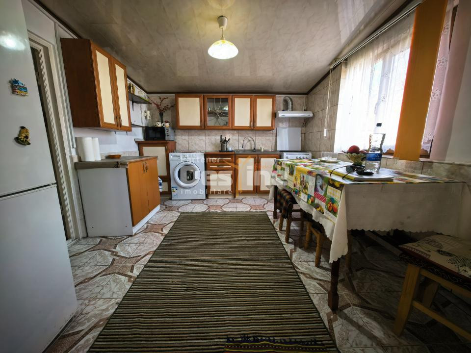 Casă 4 camere plan parter cu beci și anexe + 720 mp curte 