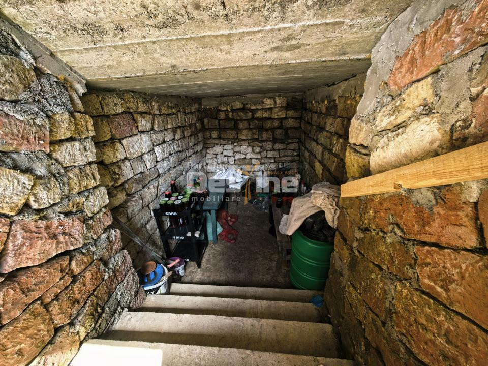 Casă 4 camere plan parter cu beci și anexe + 720 mp curte 