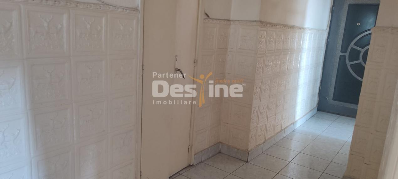 APARTAMENT CU 3 CAMERE IN ZONA MATERNA SITUAT LA ETAJUL 3 BLOC TURN