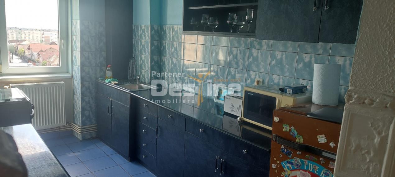 APARTAMENT CU 3 CAMERE IN ZONA MATERNA SITUAT LA ETAJUL 3 BLOC TURN