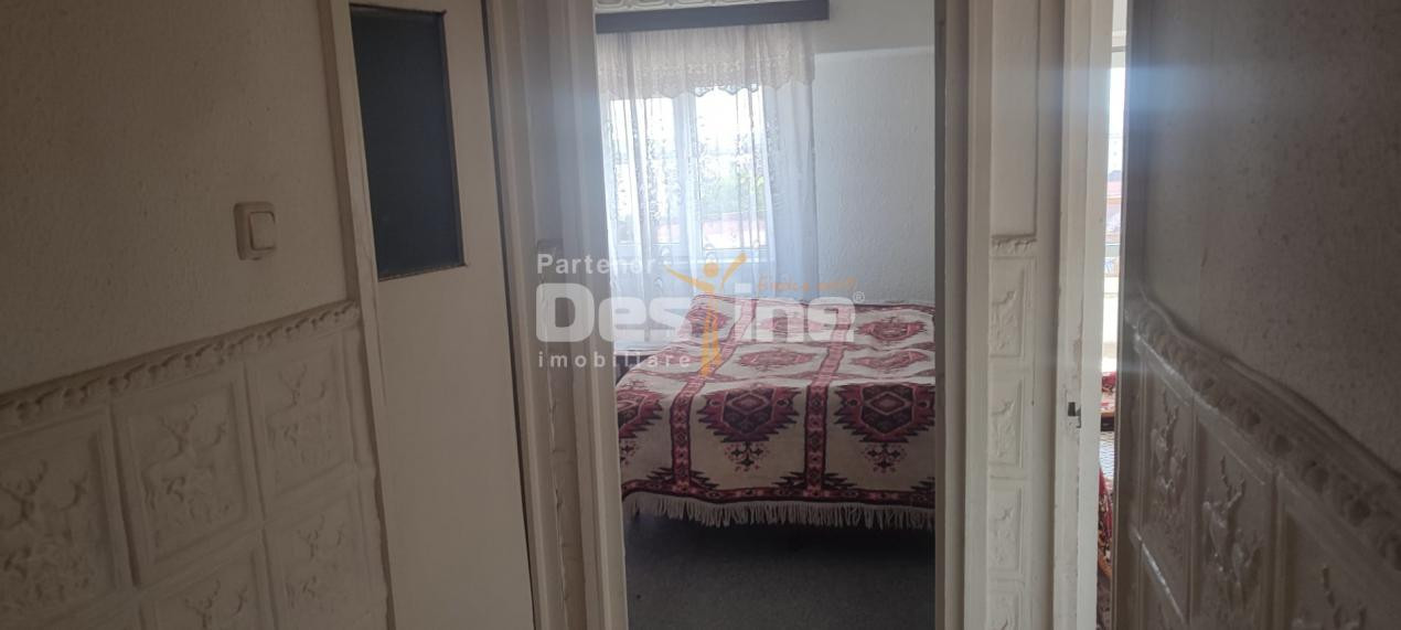 APARTAMENT CU 3 CAMERE IN ZONA MATERNA SITUAT LA ETAJUL 3 BLOC TURN