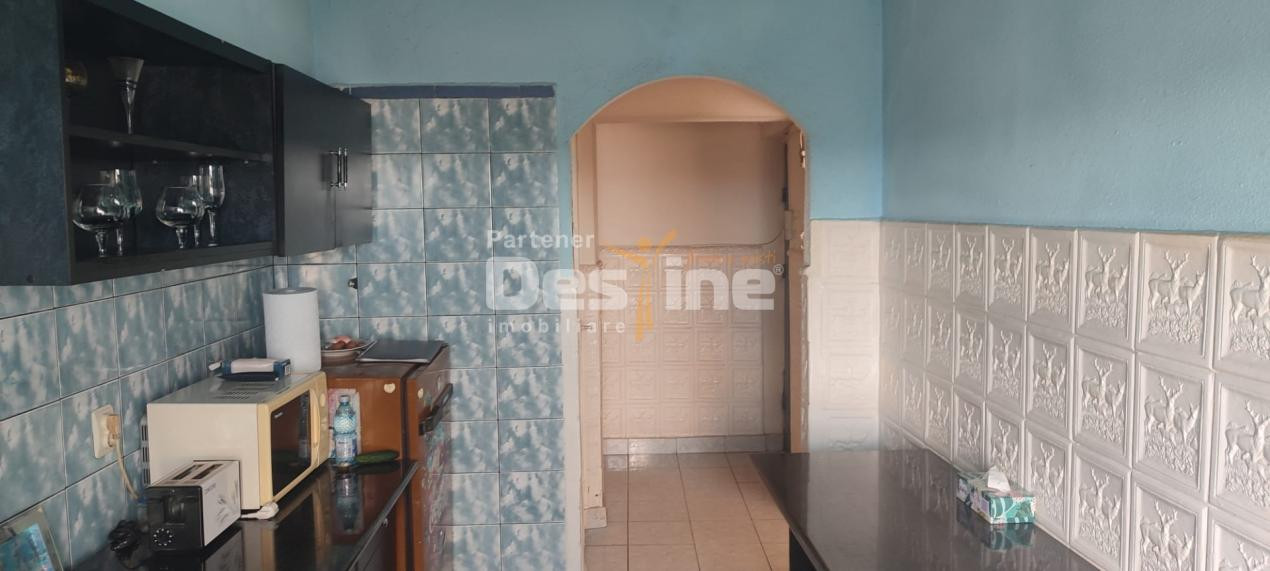 APARTAMENT CU 3 CAMERE IN ZONA MATERNA SITUAT LA ETAJUL 3 BLOC TURN