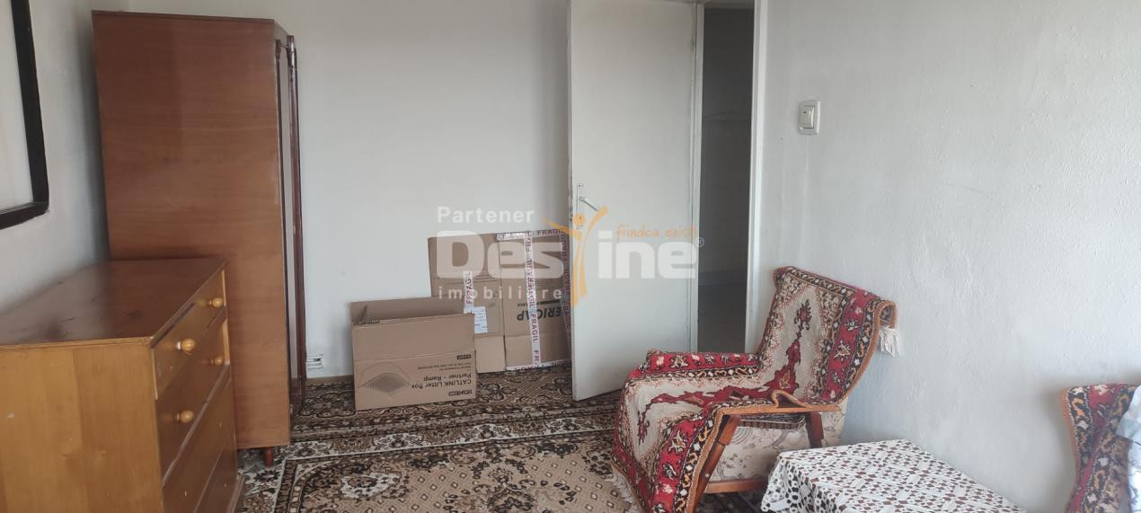 APARTAMENT CU 3 CAMERE IN ZONA MATERNA SITUAT LA ETAJUL 3 BLOC TURN