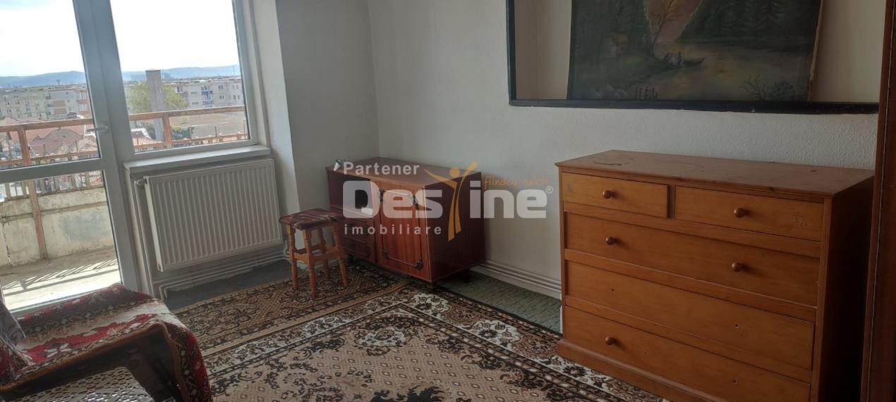 APARTAMENT CU 3 CAMERE IN ZONA MATERNA SITUAT LA ETAJUL 3 BLOC TURN