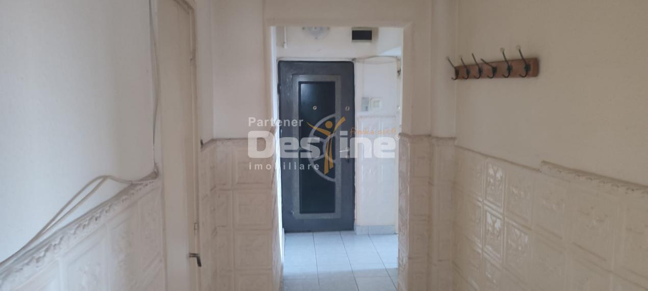 APARTAMENT CU 3 CAMERE IN ZONA MATERNA SITUAT LA ETAJUL 3 BLOC TURN