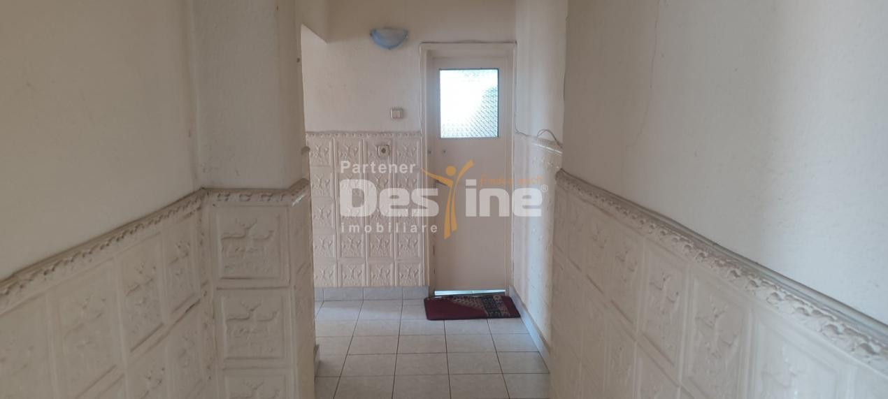 APARTAMENT CU 3 CAMERE IN ZONA MATERNA SITUAT LA ETAJUL 3 BLOC TURN