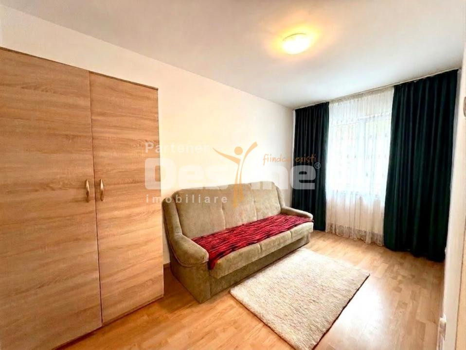 Apartament 3 camere semidecomandat, etaj intermediar