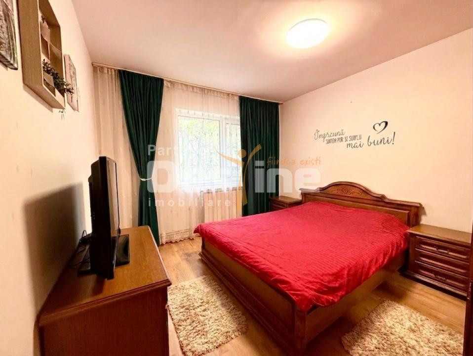 Apartament 3 camere semidecomandat, etaj intermediar