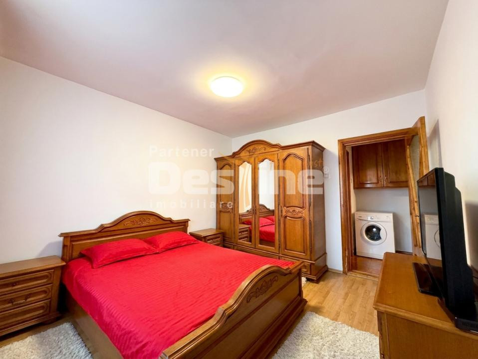 Apartament 3 camere semidecomandat, etaj intermediar